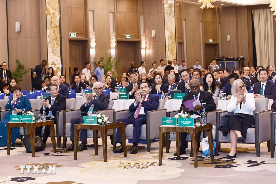 Chủ tịch Quốc hội Trần Thanh Mẫn và đại biểu dự diễn đàn. (Ảnh: Doãn Tấn/TTXVN)