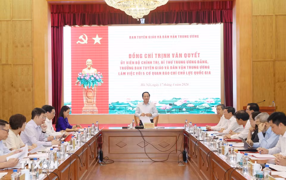 Trưởng Ban Tuyên giáo và Dân vận Trung ương làm việc với lãnh đạo 5 cơ quan báo chí chủ lực quốc gia. (Ảnh: Phương Hoa/TTXVN)
