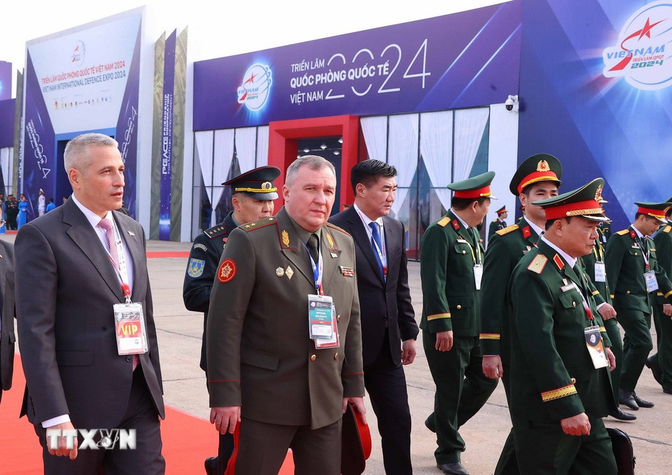 Đại biểu quốc tế dự Triển lãm Quốc phòng Quốc tế Việt Nam 2024. (Ảnh: Văn Điệp/TTXVN) N