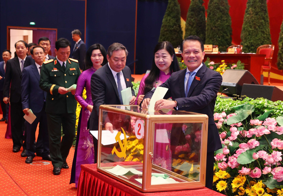 Đại hội bỏ phiếu bầu đại biểu chính thức và dự khuyết dự Đại hội đại biểu toàn quốc lần thứ XIV của Đảng. (Ảnh: Văn Điệp/TTXVN)
