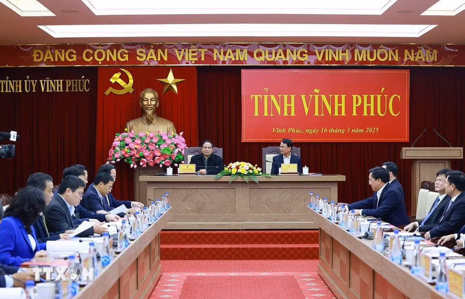 Thủ tướng Phạm Minh Chính làm việc với Ban Thường vụ Tỉnh ủy Vĩnh Phúc về tình hình phát triển kinh tế-xã hội. (Ảnh: Dương Giang/TTXVN)
