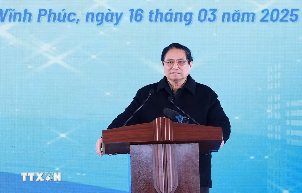 Thủ tướng Phạm Minh Chính phát biểu tại Lễ khởi công Nhà ở xã hội Khu đô thị mới Nam Vĩnh Yên. (Ảnh: Dương Giang/TTXVN)