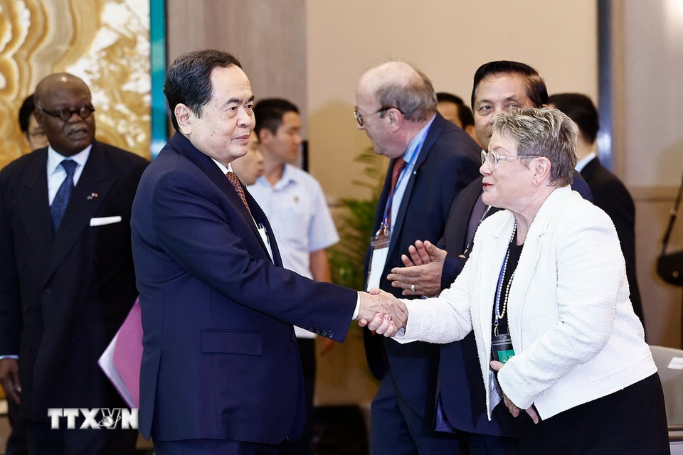 Chủ tịch Quốc hội Trần Thanh Mẫn với đại biểu. (Ảnh: Doãn Tấn/TTXVN)