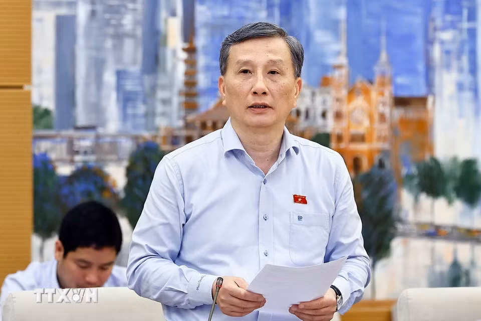 Chủ nhiệm Ủy ban Khoa học, Công nghệ và Môi trường của Quốc hội Lê Quang Huy trình bày tóm tắt báo cáo giải trình, tiếp thu, chỉnh lý. (Ảnh: Doãn Tấn/TTXVN)
