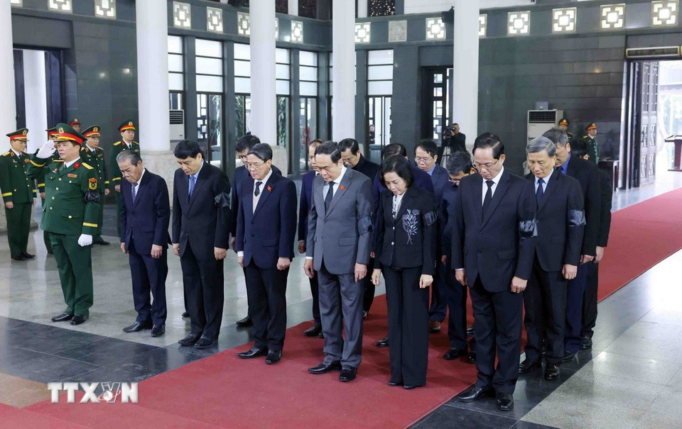 Đoàn đại biểu Quốc hội do Chủ tịch Quốc hội Trần Thanh Mẫn làm trưởng đoàn viếng Đại tướng Nguyễn Quyết. (Ảnh: Phạm Kiên/TTXVN)