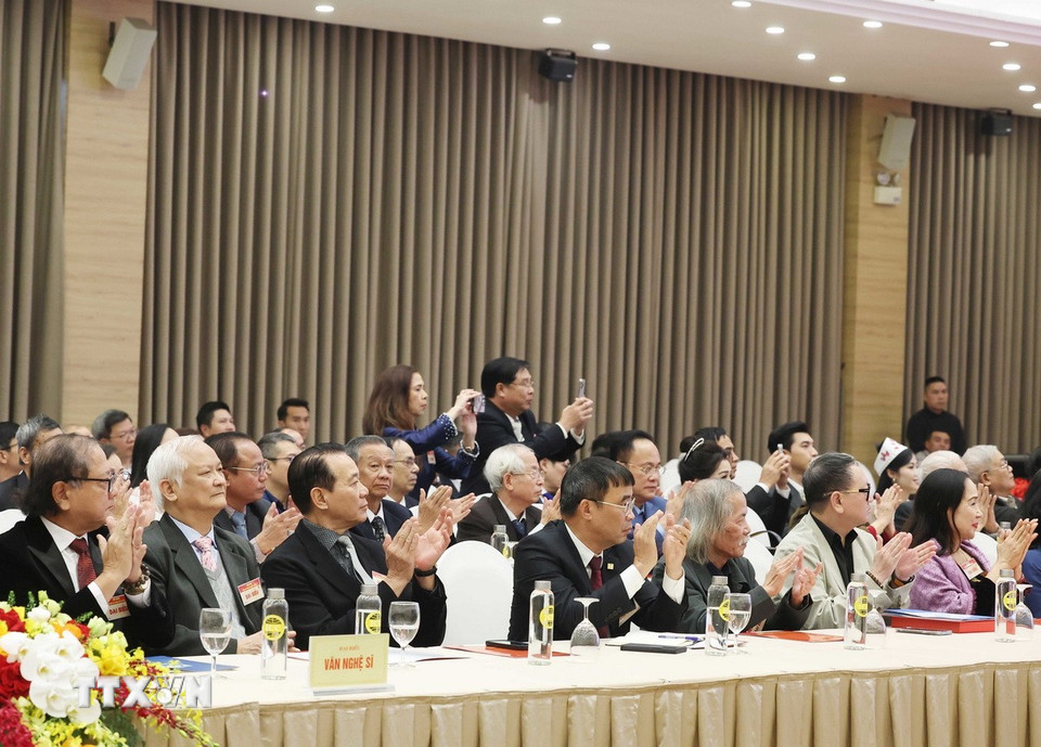 Đại biểu văn nghệ sỹ dự Hội nghị gặp mặt. (Ảnh: Thống Nhất/TTXVN)