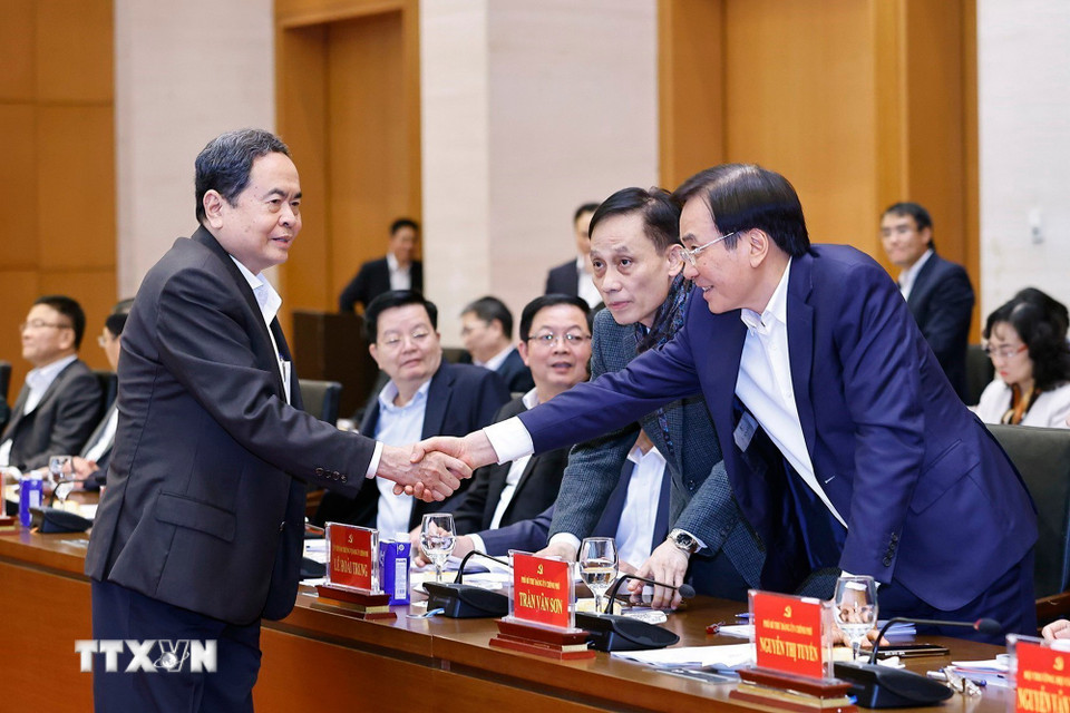 Chủ tịch Quốc hội Trần Thanh Mẫn với đại biểu. (Ảnh: Doãn Tấn/TTXVN)