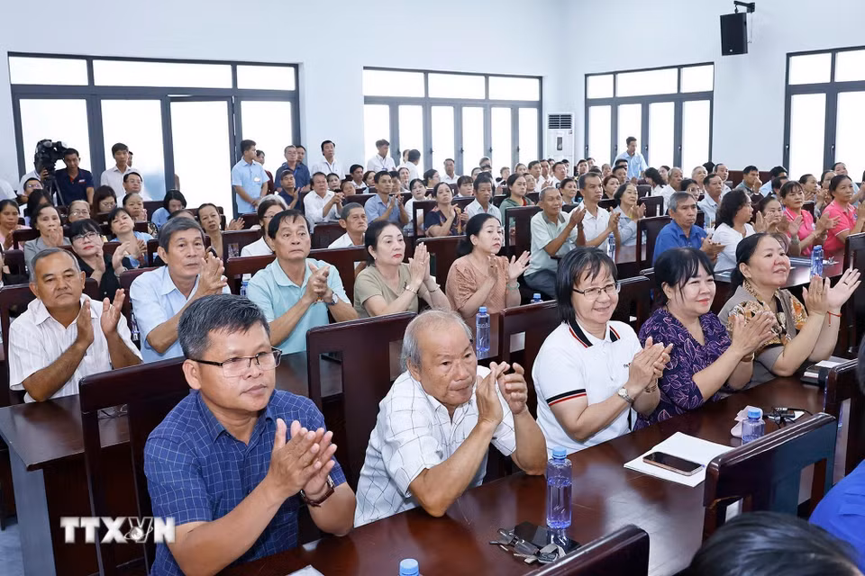 Cử tri xã Hóc Môn, Thành phố Hồ Chí Minh dự hội nghị. (Ảnh: Doãn Tấn/TTXVN)