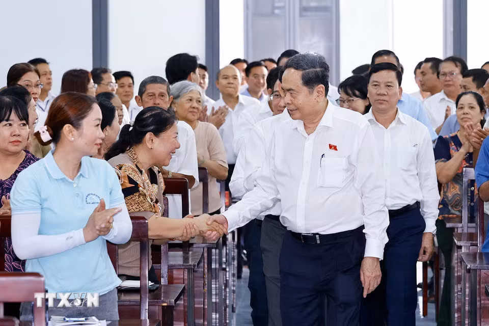 Chủ tịch Quốc hội Trần Thanh Mẫn dự Hội nghị đại biểu Quốc hội Khóa XVI tiếp xúc cử tri tại xã Hóc Môn, Thành phố Hồ Chí Minh. (Ảnh: Doãn Tấn/TTXVN)
