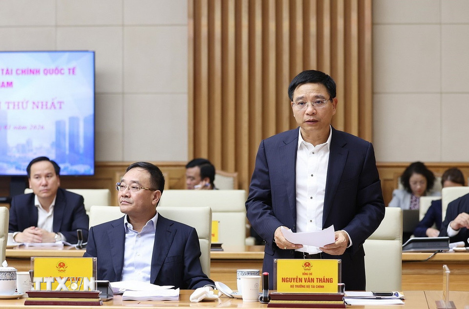 Bộ trưởng Bộ Tài chính Nguyễn Văn Thắng báo cáo tình hình triển khai thực hiện Trung tâm tài chính quốc tế tại Việt Nam. (Ảnh: Dương Giang/TTXVN)