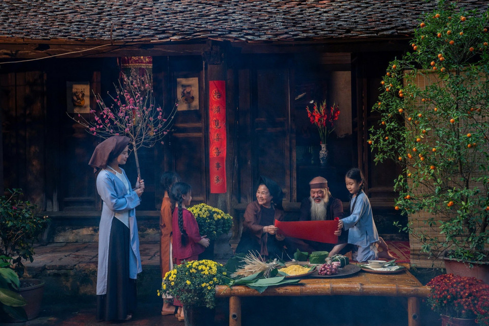 Đối với người Việt, Tết Nguyên đán là dịp mọi người trong gia đình sum vầy bên nhau, tận hưởng niềm vui đoàn viên. (Ảnh: Khánh Hòa/ TTXVN)