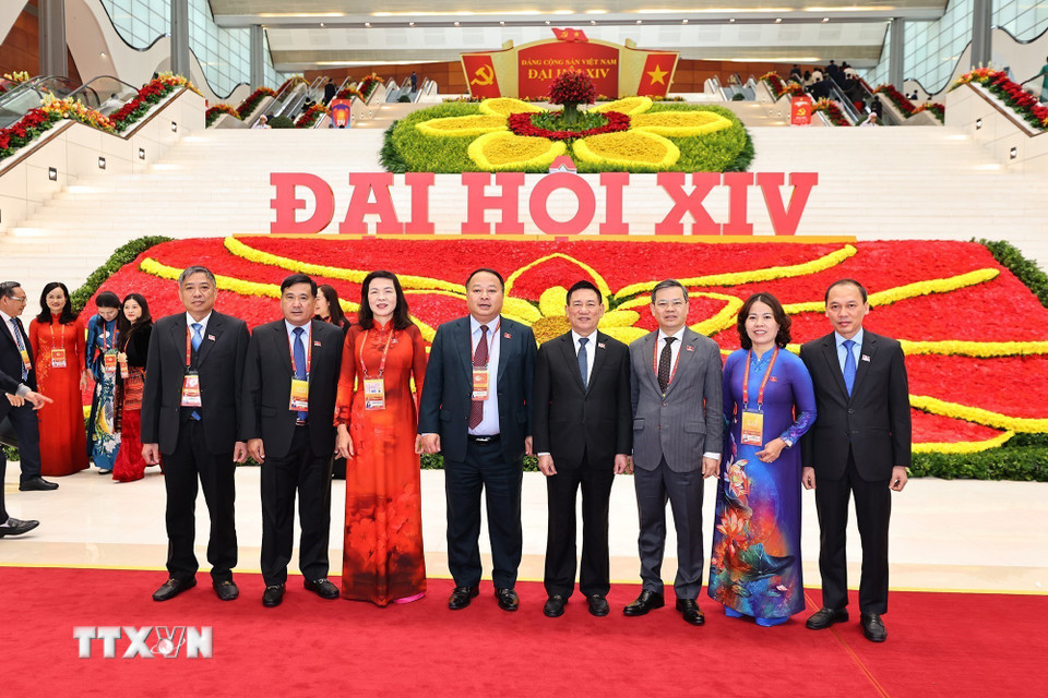 Các đại biểu đến dự phiên thảo luận tại hội trường về các văn kiện Đại hội, chiều 21/1. (Ảnh: TTXVN)