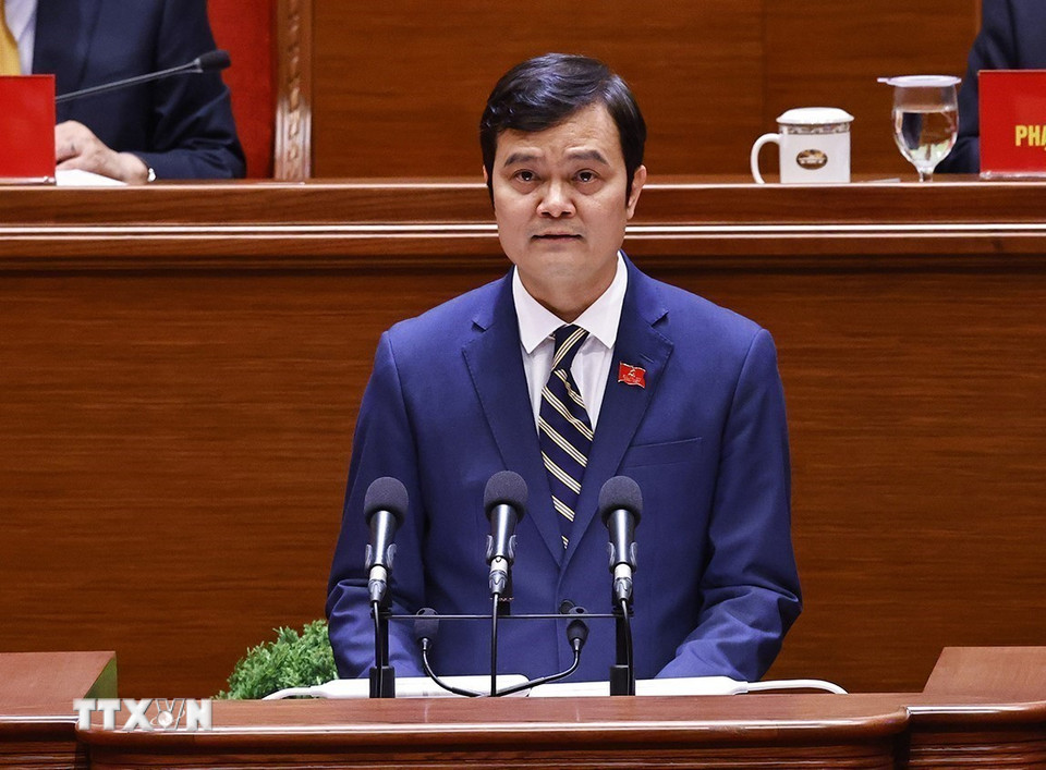 Đồng chí Bùi Quang Huy, Ủy viên dự khuyết Ban Chấp hành Trung ương Đảng, Phó Chủ tịch Ủy ban Trung ương Mặt trận Tổ quốc Việt Nam, Bí thư thứ nhất Trung ương Đoàn TNCS Hồ Chí Minh, trình bày tham luận “Tăng cường giáo dục lý tưởng cách mạng, đạo đức, lối sống văn hóa, bồi dưỡng thanh niên trở thanh lực lượng kế cận xuất sắc của Đảng”. (Ảnh: TTXVN)