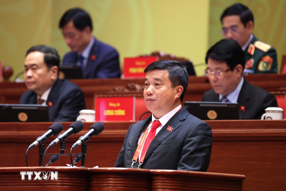 Đồng chí Y Thanh Hà Niê Kđăm, Ủy viên Trung ương Đảng, Bí thư Tỉnh ủy, Trưởng Đoàn đại biểu Quốc hội tỉnh Lâm Đồng, trình bày tham luận: “Củng cố hệ thống chính trị vùng đồng bào dân tộc thiểu số, tăng cường niềm tin của Nhân dân với Đảng”. (Ảnh: TTXVN)