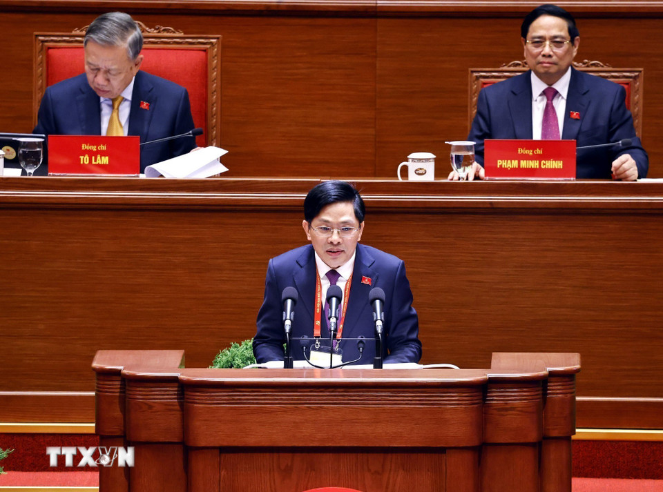 Đồng chí Đặng Văn Dũng, Ủy viên Trung ương Đảng, Phó Trưởng Ban Nội chính Trung ương, trình bày tham luận “Tiếp tục đẩy mạnh, kiên quyết, kiên trì đấu tranh ngăn chặn, đẩy lùi tham nhũng, lãng phí, tiêu cực”. (Ảnh: TTXVN)