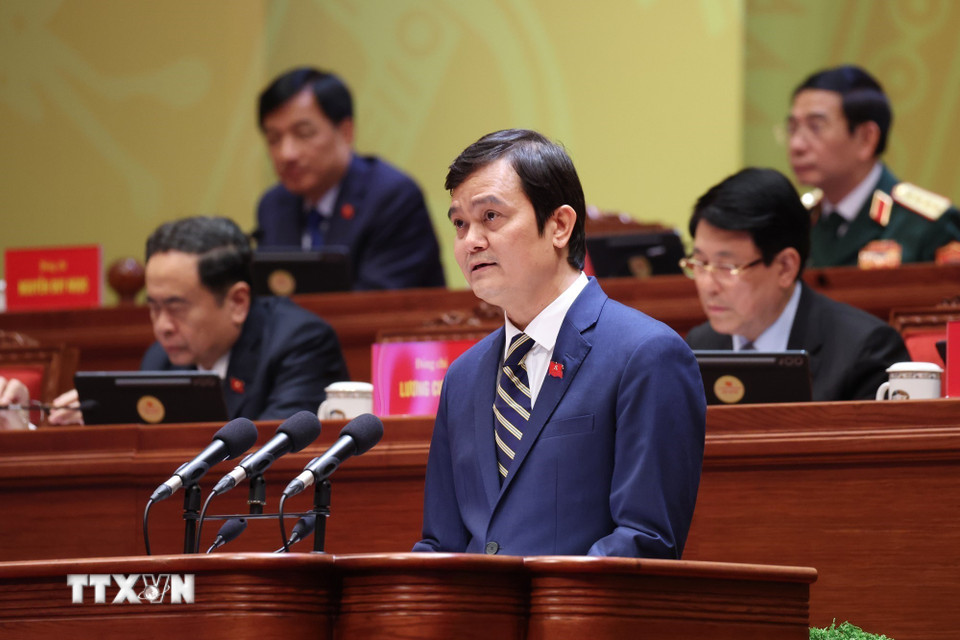 Đồng chí Bùi Quang Huy, Ủy viên dự khuyết Ban Chấp hành Trung ương Đảng, Phó Chủ tịch Ủy ban Trung ương Mặt trận Tổ quốc Việt Nam, Bí thư thứ nhất Trung ương Đoàn TNCS Hồ Chí Minh, trình bày tham luận “Tăng cường giáo dục lý tưởng cách mạng, đạo đức, lối sống văn hóa, bồi dưỡng thanh niên trở thanh lực lượng kế cận xuất sắc của Đảng”. (Ảnh: TTXVN)