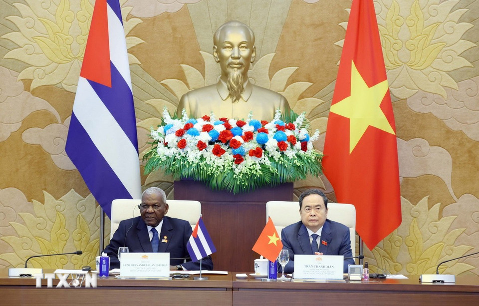 Chủ tịch Quốc hội Trần Thanh Mẫn và Chủ tịch Quốc hội Cuba Esteban Lazo Hernández chủ trì Phiên họp lần thứ hai Ủy ban hợp tác liên Nghị viện giữa Quốc hội Việt Nam và Quốc hội Cuba. (Ảnh: Phạm Kiên/TTXVN)