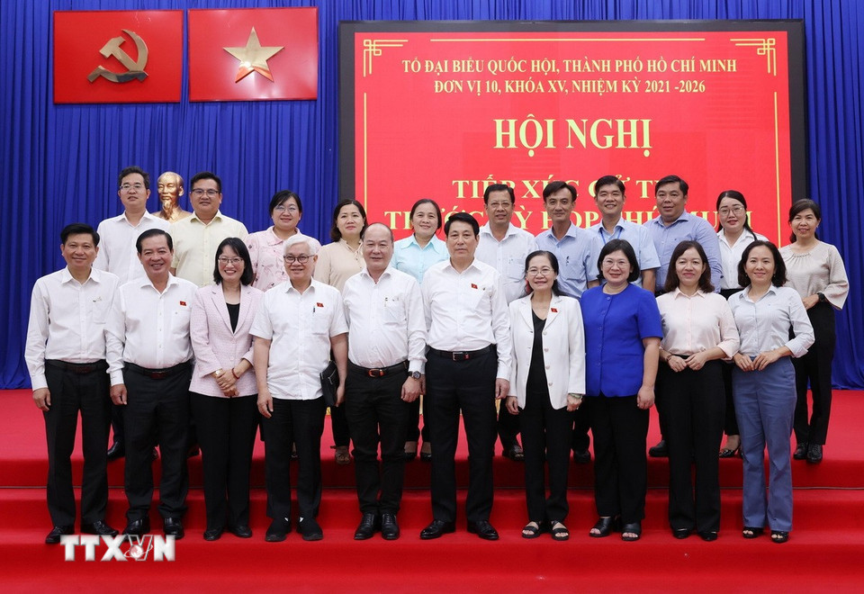 Chủ tịch nước Lương Cường và các đại biểu. (Ảnh: Lâm Khánh/TTXVN)