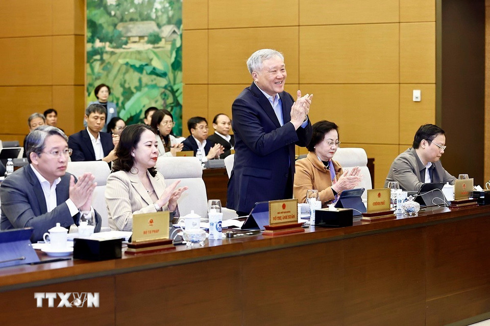 Phó Thủ tướng Thường trực Chính phủ Nguyễn Hòa Bình, Phó Chủ tịch nước Võ Thị Ánh Xuân dự khai mạc phiên họp. (Ảnh: Doãn Tấn/TTXVN)