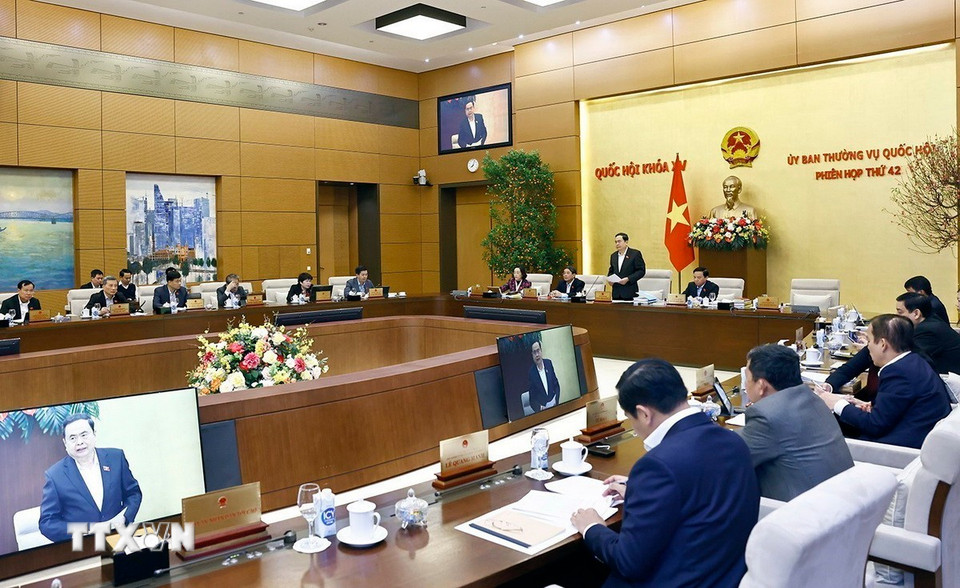 Quang cảnh khai mạc phiên họp thứ 42 của Uỷ ban Thường vụ Quốc hội. (Ảnh: Doãn Tấn/TTXVN)