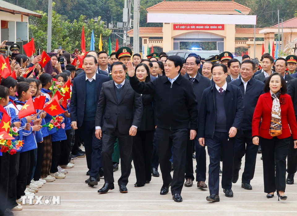 Chủ tịch nước Lương Cường dự Lễ phát động “Tết trồng cây Đời đời nhớ ơn Bác Hồ” Xuân Ất Tỵ tại xã Chiến Thắng, huyện Chi Lăng, tỉnh Lạng Sơn. (Ảnh: Lâm Khánh/TTXVN)