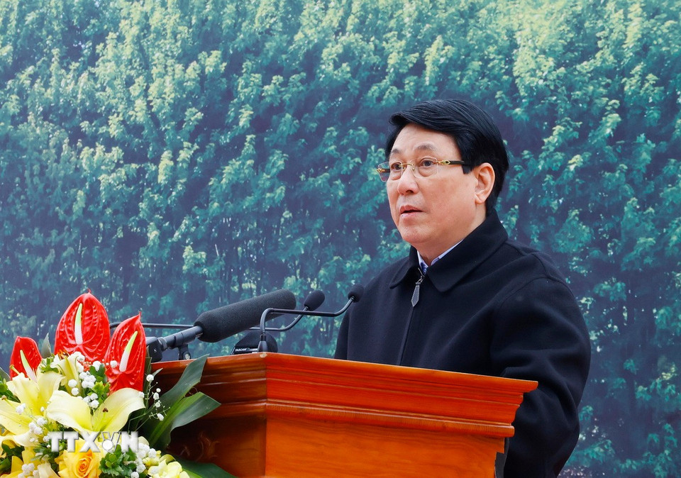 Chủ tịch nước Lương Cường phát động “Tết trồng cây Đời đời nhớ ơn Bác Hồ” Xuân Ất Tỵ tại xã Chiến Thắng, huyện Chi Lăng, tỉnh Lạng Sơn. (Ảnh: Lâm Khánh/TTXVN)