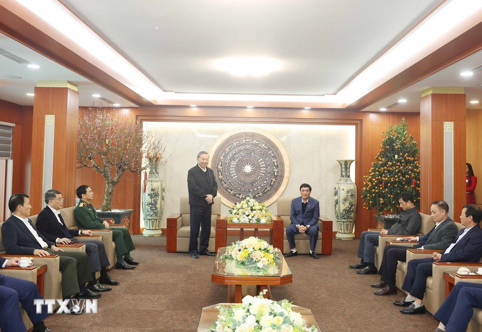 Cùng ngày, tại Phú Thọ, Tổng Bí thư Tô Lâm chúc Tết Đảng bộ, chính quyền và nhân dân tỉnh Phú Thọ. (Ảnh: Thống Nhất/TTXVN)