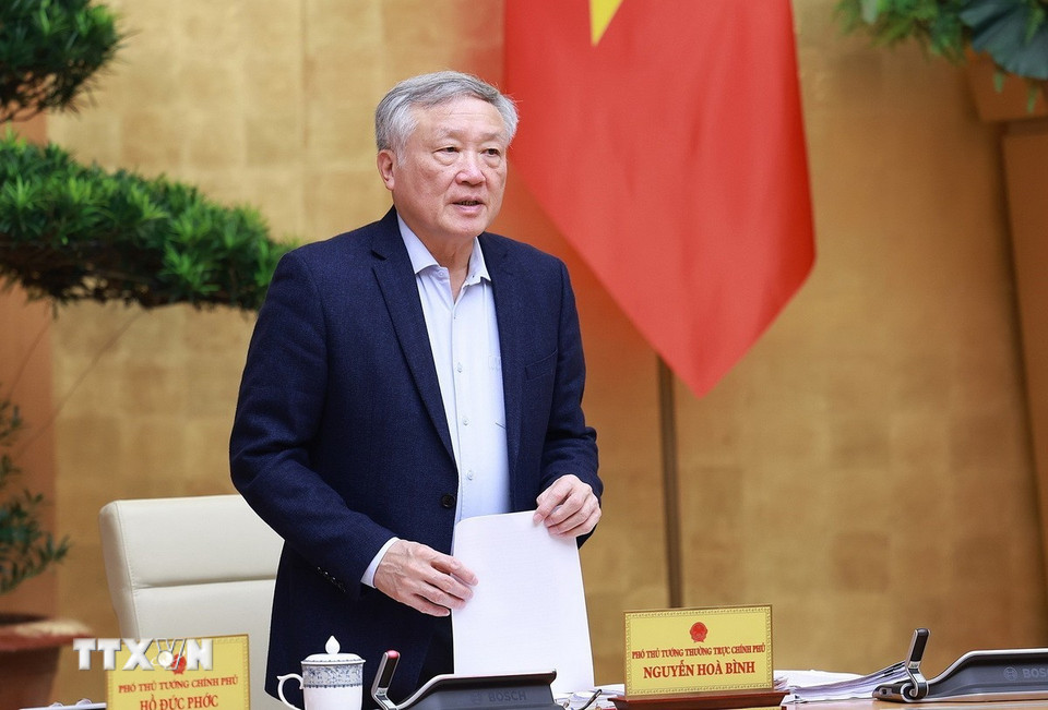 Phó Thủ tướng Thường trực Nguyễn Hoà Bình điều hành Phiên họp Chính phủ chuyên đề về Trung tâm Tài chính quốc tế tại Việt Nam. (Ảnh: Dương Giang/TTXVN)