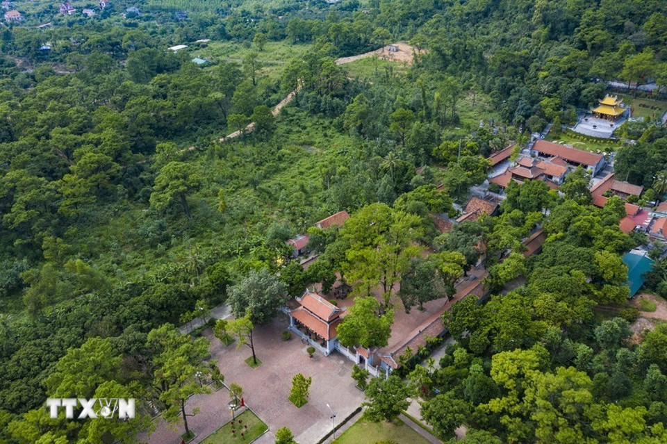 Di tích Côn Sơn-Kiếp Bạc quy tụ nhiều công trình kiến trúc cổ như đền đài, chùa, tháp, nằm giữa khung cảnh núi non hùng vĩ. Mỗi địa danh đều lưu giữ giá trị văn hóa-lịch sử hàng trăm năm của dân tộc. (Ảnh: Minh Đức/TTXVN)