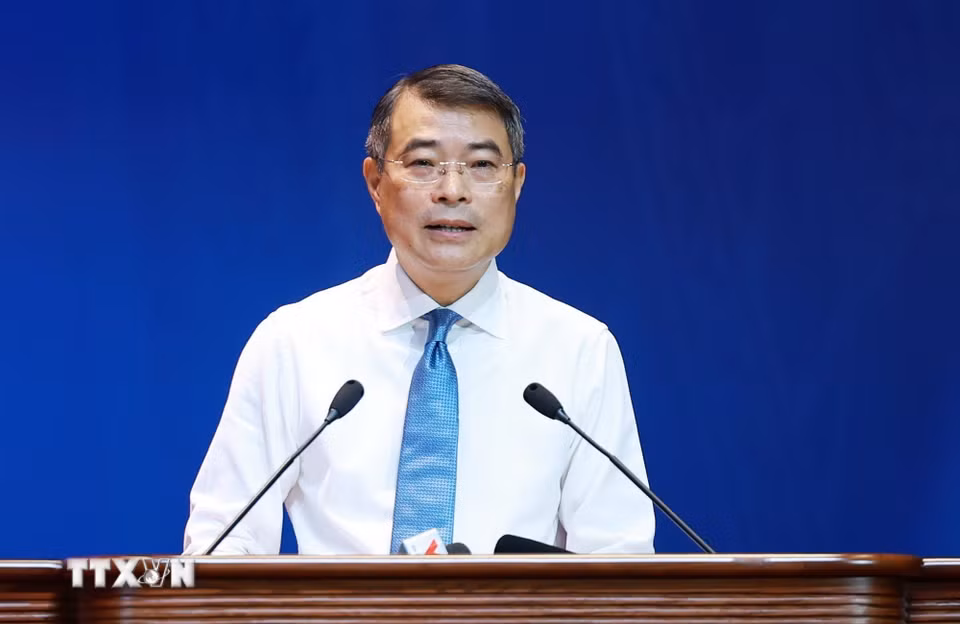Thủ tướng Lê Minh Hưng phát biểu trao đổi, thảo luận với đại biểu dự Đại hội XIV Công đoàn Việt Nam. (Ảnh: Dương Giang/TTXVN)