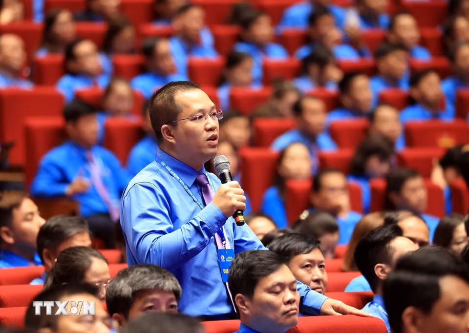Đồng chí Lê Đình Lương, Trường Đại học Công nghệ thành phố Hồ Chí Minh, Liên đoàn Lao động thành phố Hồ Chí Minh phát biểu về Công tác đào tạo, nâng cao kỹ năng nghề chưa đáp ứng, chất lượng nguồn nhân lực chậm cải thiện dẫn đến năng suất lao động chưa cao. (Ảnh: Tuấn Anh/TTXVN)