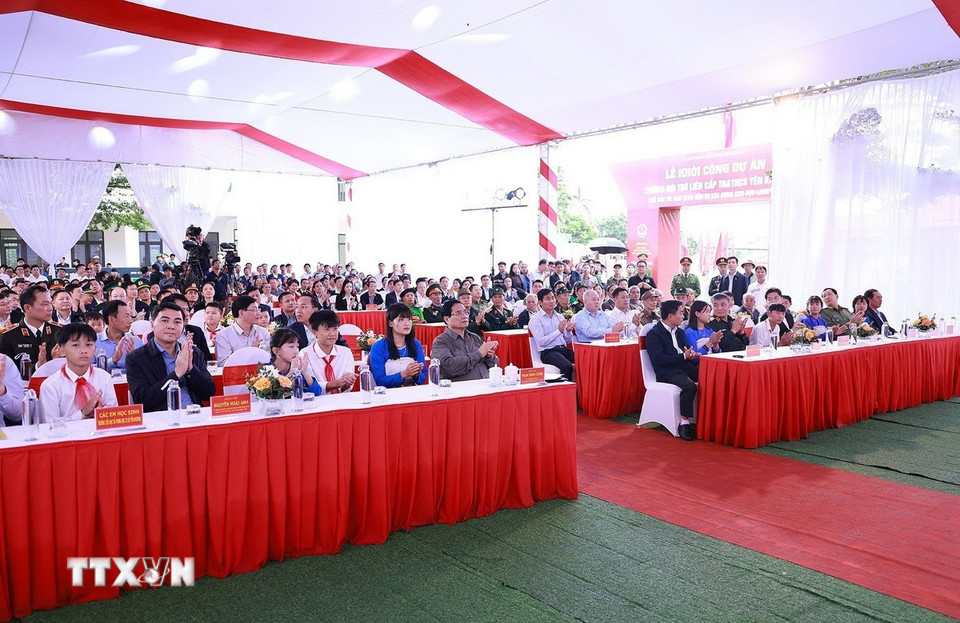 Thủ tướng Phạm Minh Chính dự Lễ khởi công tại điểm Trường nội trú liên cấp Tiểu học và Trung học cơ sở xã Yên Khương, Thanh Hóa. (Ảnh: Dương Giang/TTXVN)