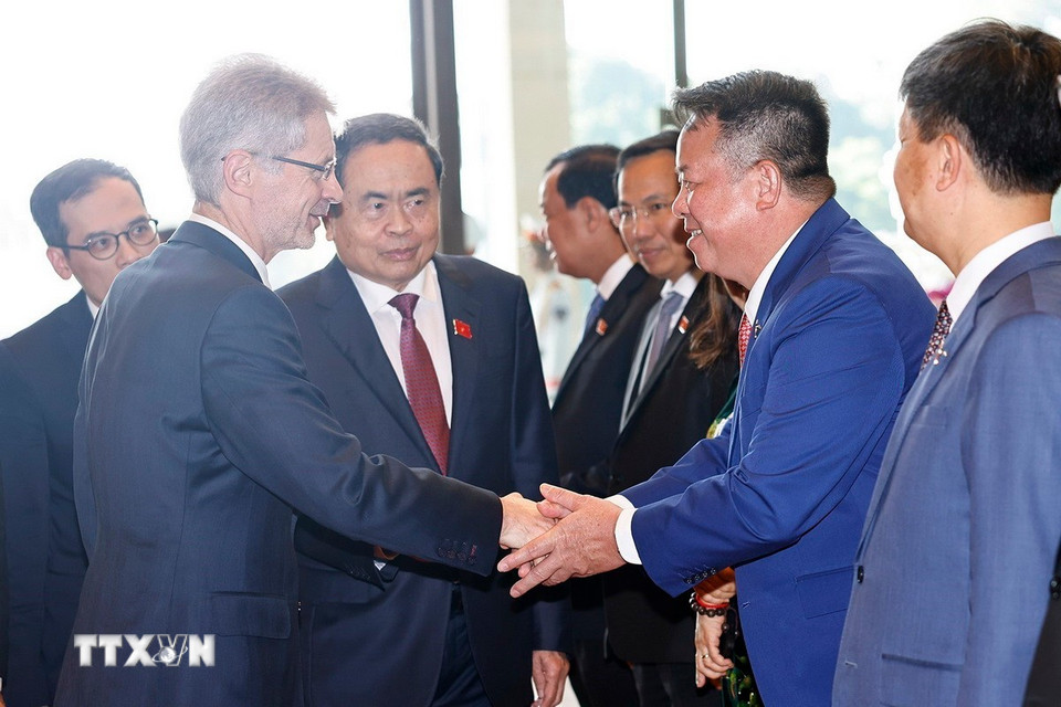Chủ tịch Quốc hội Trần Thanh Mẫn và đoàn đại biểu Việt Nam đón Chủ tịch Thượng viện Quốc hội Cộng hòa Séc Milos Vystrcil. (Ảnh: Doãn Tấn/TTXVN)