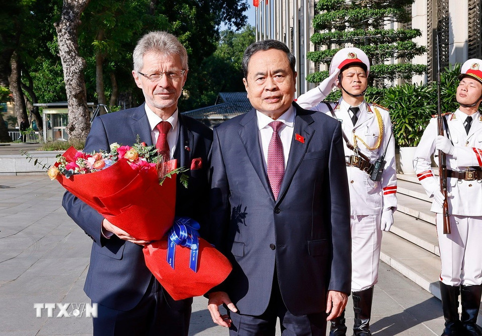 Chủ tịch Quốc hội Trần Thanh Mẫn đón Chủ tịch Thượng viện Quốc hội Cộng hòa Séc Milos Vystrcil. (Ảnh: Doãn Tấn /TTXVN)