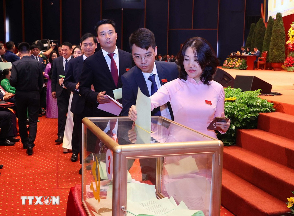 Đại hội bỏ phiếu bầu đại biểu chính thức và dự khuyết dự Đại hội đại biểu toàn quốc lần thứ XIV của Đảng. (Ảnh: Văn Điệp/TTXVN)