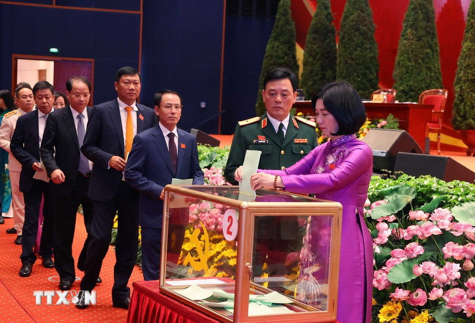 Đại hội bỏ phiếu bầu đại biểu chính thức và dự khuyết dự Đại hội đại biểu toàn quốc lần thứ XIV của Đảng. (Ảnh: Văn Điệp/TTXVN)