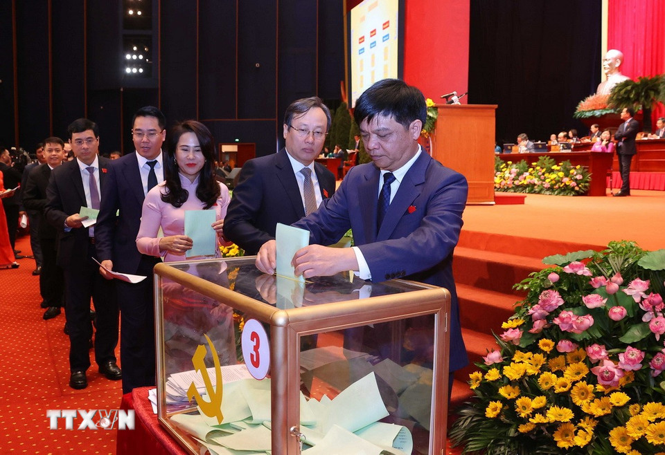 Đại hội bỏ phiếu bầu đại biểu chính thức và dự khuyết dự Đại hội đại biểu toàn quốc lần thứ XIV của Đảng. (Ảnh: Văn Điệp/TTXVN)