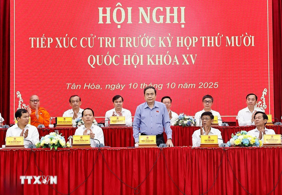 Chủ tịch Quốc hội Trần Thanh Mẫn tiếp xúc cử tri tại xã Tân Hòa, thành phố Cần Thơ. (Ảnh: Doãn Tấn/TTXVN)