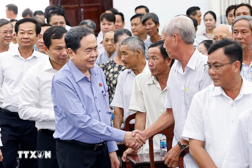 Chủ tịch Quốc hội Trần Thanh Mẫn tiếp xúc cử tri tại xã Tân Hòa, thành phố Cần Thơ. (Ảnh: Doãn Tấn/TTXVN)