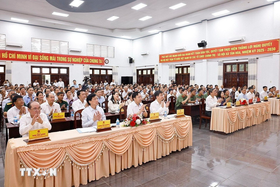 Đại biểu dự Hội nghị tiếp xúc cử tri. (Ảnh: Doãn Tấn/TTXVN)