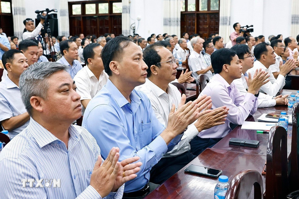 Đại biểu dự Hội nghị tiếp xúc cử tri. (Ảnh: Doãn Tấn/TTXVN)