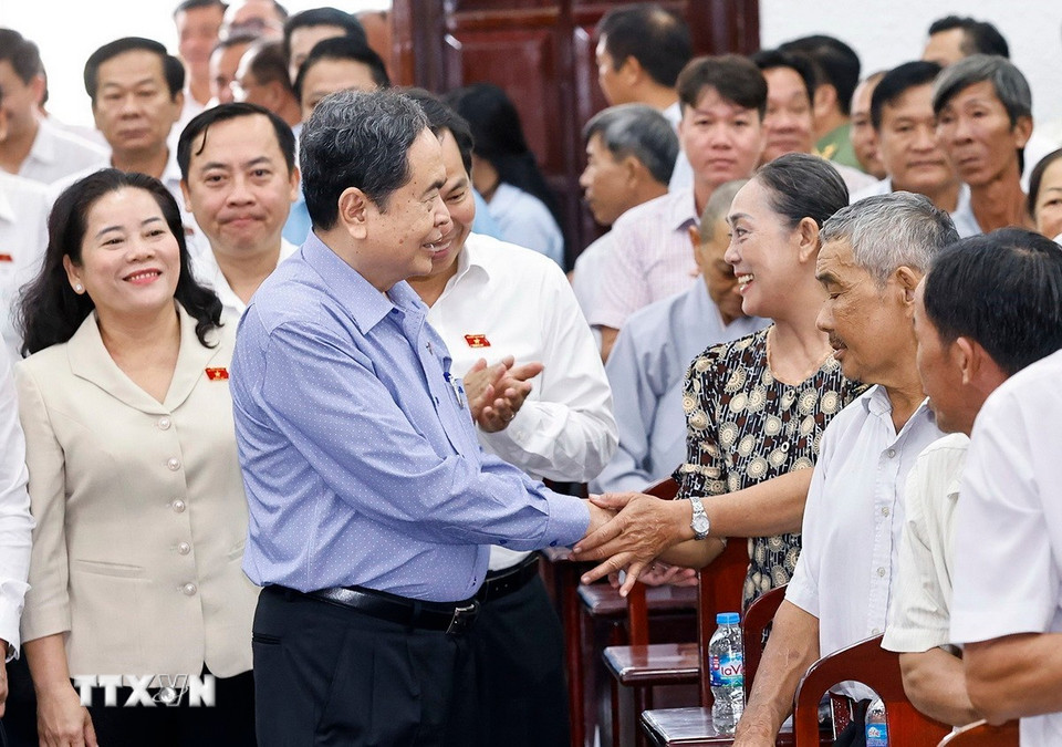 Chủ tịch Quốc hội Trần Thanh Mẫn tiếp xúc cử tri tại xã Tân Hòa, thành phố Cần Thơ. (Ảnh: Doãn Tấn/TTXVN)