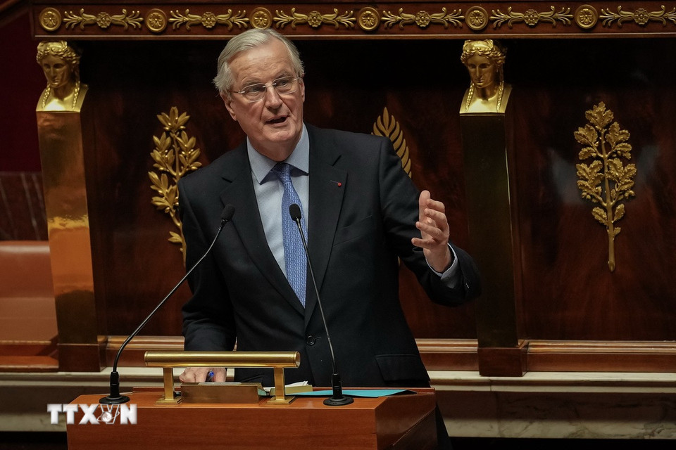 Ngày 4/12/2024, các nghị sỹ Quốc hội Pháp đã tiến hành một cuộc bỏ phiếu bất tín nhiệm, buộc Thủ tướng Michel Barnier (ảnh) phải từ chức khiến Chính phủ của ông sụp đổ. Tổng cộng có 331 nghị sĩ, chủ yếu từ liên minh các đảng cánh tả NFP và đảng cực hữu RN, đã bỏ phiếu phê chuẩn, vượt qua mức 289 phiếu cần thiết để cuộc bỏ phiếu bất tín nhiệm có hiệu lực. (Ảnh: THX/TTXVN)