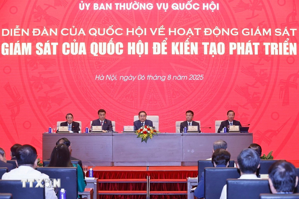 Chủ tịch Quốc hội Trần Thanh Mẫn chủ trì Diễn đàn. (Ảnh: Doãn Tấn/TTXVN)