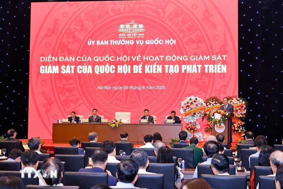 Chủ tịch Quốc hội Trần Thanh Mẫn phát biểu khai mạc và chỉ đạo Diễn đàn. (Ảnh: Doãn Tấn/TTXVN)