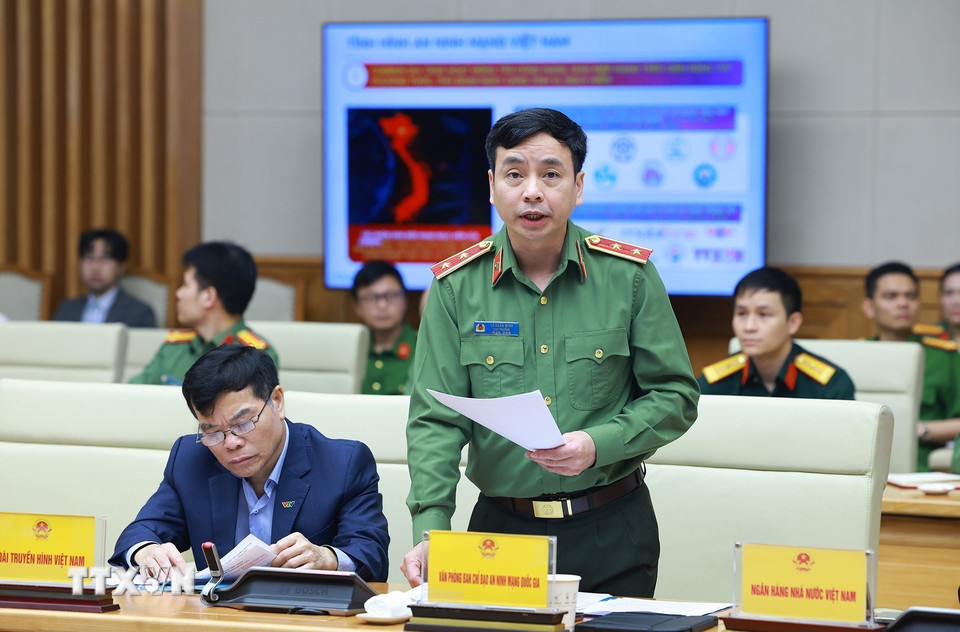 Trung tướng Lê Xuân Minh, Cục trưởng Cục An ninh mạng và phòng, chống tội phạm sử dụng công nghệ cao báo cáo tình hình an ninh mạng quốc gia. (Ảnh: Dương Giang/TTXVN)