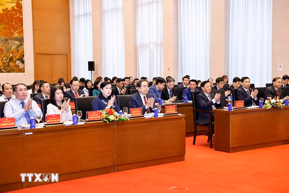 Chủ tịch Quốc hội Trần Thanh Mẫn và đại biểu dự Đại hội Đảng bộ Ủy ban Pháp luật và Tư pháp lần thứ nhất. (Ảnh: Doãn Tấn/TTXVN)