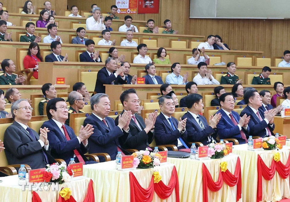 Tổng Bí thư Tô Lâm cùng các đồng chí lãnh đạo, nguyên lãnh đạo Đảng Nhà nước dự Lễ kỷ niệm. (Ảnh: Thống Nhất/TTXVN)