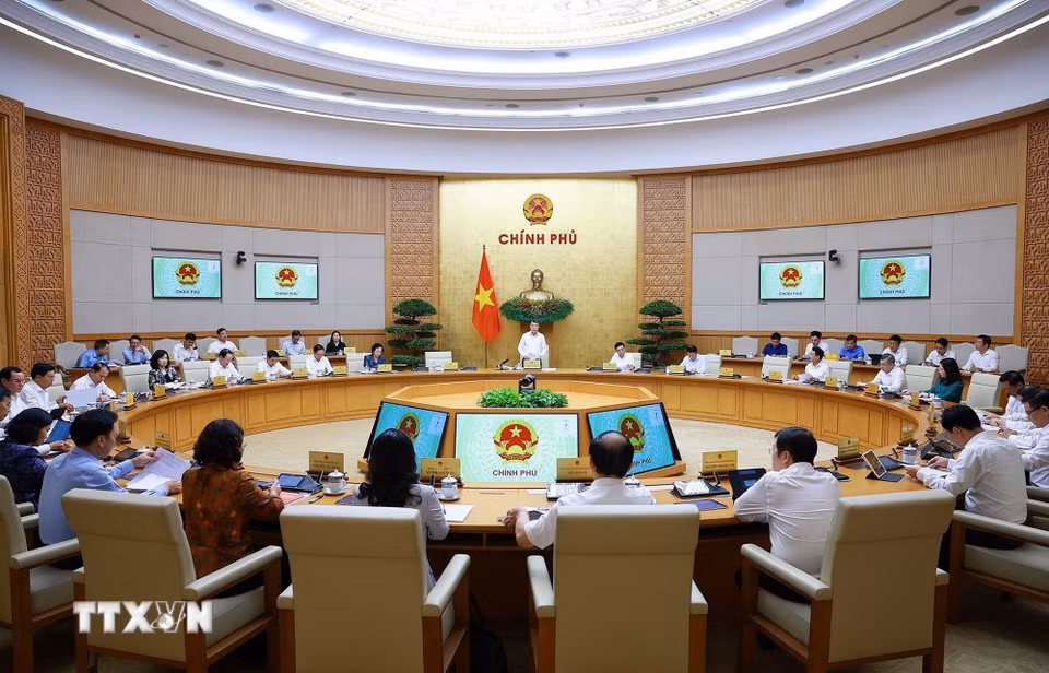 Thủ tướng Lê Minh Hưng chủ trì Phiên họp Chính phủ thường kỳ tháng 7 năm 2026. (Ảnh: Dương Giang/TTXVN)