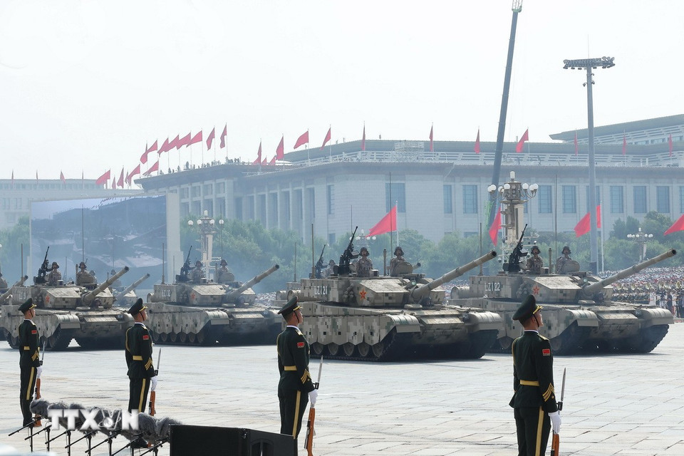 Quân đội Trung Quốc duyệt binh trên Quảng trường Thiên An Môn, kỷ niệm 80 năm Chiến thắng phátxít của nhân dân thế giới. (Ảnh: Lâm Khánh/TTXVN)